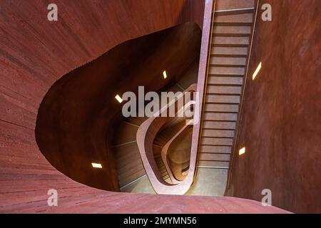 Treppe im Küppersmühle Museum, abgekürzt MKM, Inner Harbour, Duisburg, Nordrhein-Westfalen, Deutschland, Europa Stockfoto