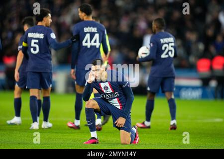 Paris, Frankreich. 4. Februar 2023. Der Achraf Hakimi von Paris Saint-Germain feiert sein Tor bei einem Fußballspiel der französischen Ligue 1 zwischen Paris Saint-Germain (PSG) und dem FC Toulouse am 4. Februar 2023 in Paris, Frankreich. Kredit: Glenn Gervot/Xinhua/Alamy Live News Stockfoto