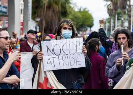 Melbourne, Australien. 05. Februar 2023 Die Demonstranten haben es auf das Victioria-Polizeikontingent im Midsumma-Pride-Marsch abgesehen. Matt Hrkac/Alamy Live News Stockfoto