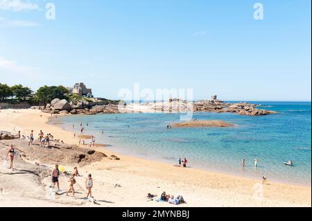 Strand, Badestrand, Plage de Ker ar Vir, Trégastel, Rosa Granitküste, Côte de Granit Rose, Département Côtes-d'Armor, Bretagne, Frankreich, Europa Stockfoto