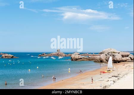 Strand, Badestrand, Plage du Coz-Pors, Trégastel, pinke Granitküste, Côte de Granit Rose, Département Côtes-d'Armor, Bretagne, Frankreich, Europa Stockfoto