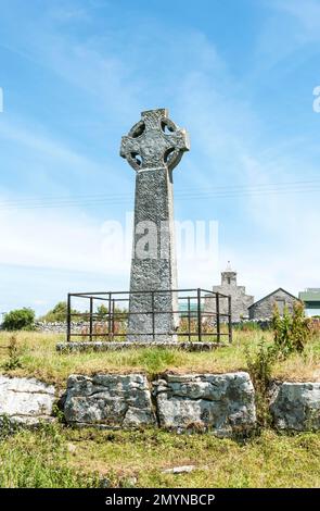 Irokische Kirche, irisches Hochkreuz, keltische Ornamente, Dekoration, Westkreuz, west Side, auf dem Feld, Kilfenora, der Burren, County Clare, Irland, E Stockfoto