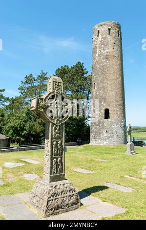 Irokische Kirche, Klosterruine, Friedhof, keltisches Kreuz, Nachbildung des hohen Kreuzes der Bibel, Kreuz der Bibel, Ostseite, runder Turm ohne Turm, Stockfoto