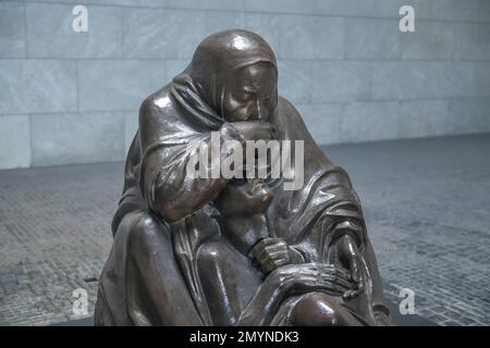 Skulptur Mutter mit totem Sohn von Käthe Kollwitz, Neue Wache, unter den Linden, Mitte, Berlin, Deutschland, Europa Stockfoto