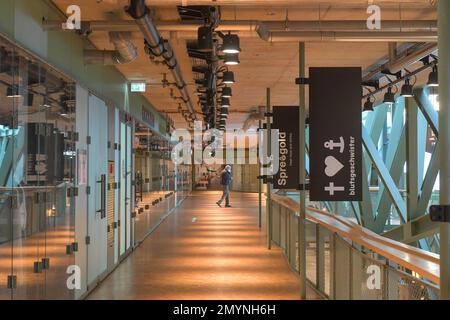 Geschlossen Bikinihaus in The Lockdown in Corona Times, Budapester Straße, Charlottenburg, Berlin, Deutschland, Europa Stockfoto