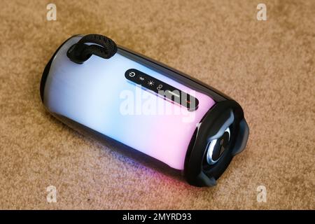 HCMC, VIETNAM, 5. FEBRUAR 2023 – JBL Flip 5 Tragbarer Bluetooth-Lautsprecher Stockfoto