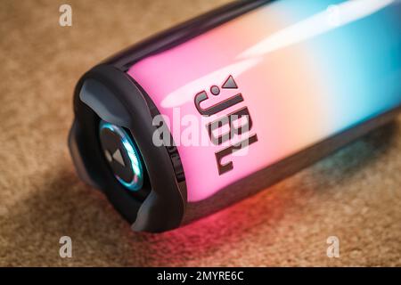 HCMC, VIETNAM, 5. FEBRUAR 2023 – JBL Flip 5 Tragbarer Bluetooth-Lautsprecher Stockfoto