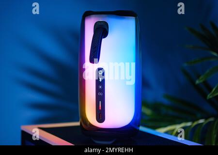 HCMC, VIETNAM, 5. FEBRUAR 2023 – JBL Flip 5 Tragbarer Bluetooth-Lautsprecher Stockfoto