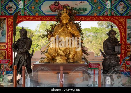 Pattaya, Thailand - 04. Februar 2023: Kuan Yu Kung historischer Held und Krieger. Anek Kusala Sala Viharn Sien Chinesischer Tempel und Museum. Stockfoto