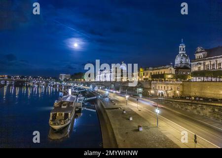 Dresden ist eine der schönsten Städte Deutschlands. Dresden gewann seine erste Vorrangstellung im Jahr 1485. Die Stadt blühte während des 18th Stockfoto