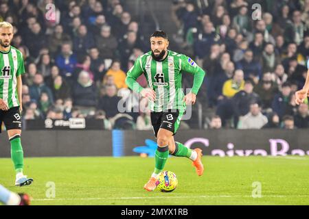 4. Februar 2023: SEVILLA, SPANIEN - 4. FEBRUAR: Nabil Fekir von Real Betis Balompie kontrolliert den Ball während des Spiels zwischen Real Betis Balompie und RC Celta de Vigo von La Liga Santander am 4. Februar 2022 in Benito Villamarin in Sevilla, Spanien. (Kreditbild: © Samuel CarreÃ±O/PX Imagens via ZUMA Press Wire) NUR REDAKTIONELLE VERWENDUNG! Nicht für den kommerziellen GEBRAUCH! Stockfoto