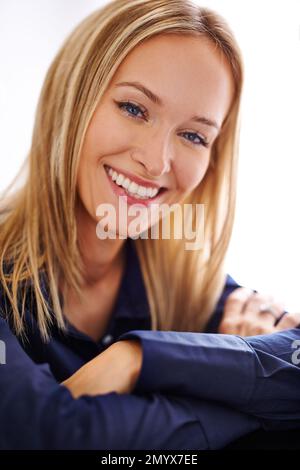 Wenn du es willst, geh und hol es dir. Porträt einer erfolgreichen jungen Geschäftsfrau. Stockfoto