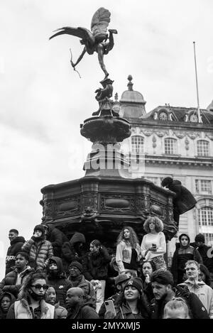 Der Trillkünstler Digga D alias Rhys Herbert filmt Musikvideo in Piccadilly Circus. London/GB Stockfoto