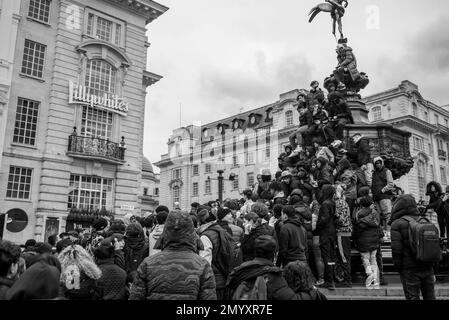 Der Trillkünstler Digga D alias Rhys Herbert filmt Musikvideo in Piccadilly Circus. London/GB Stockfoto