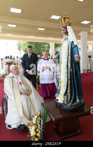 Juba, Südsudan. 05. Februar 2023. Südsudan, Juba, 2023/2/5.Papst Franziskus leitet die heilige Messe im John Garang Mausoleum in Juba, Südsudan. Papst Franziskus ist auf einem dreitägigen Besuch im Südsudan, um Frieden und Versöhnung im jüngsten Land der Welt zu fördern, das von den Narben des Bürgerkriegs und extremer Armut zerrissen ist. Foto: Vatikanische Medien/katholische Presse Foto . BESCHRÄNKT AUF REDAKTIONELLE VERWENDUNG - KEIN MARKETING - KEINE WERBEKAMPAGNEN Kredit: Independent Photo Agency/Alamy Live News Stockfoto