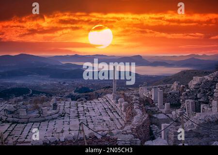 Die antike Stätte Sagalassos, eingebettet in das Taurusgebirge, gehört zu den am besten erhaltenen antiken Städten des Landes. Stockfoto