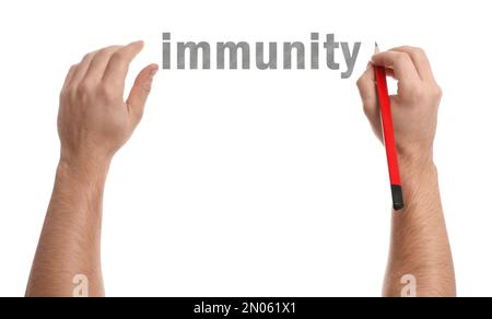 Ein Mann schreibt das Wort "Immunität" auf weißem Hintergrund, Nahaufnahme Stockfoto