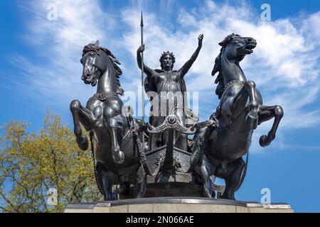 Boadicea und ihrer Töchter ist eine Bronze-Skulptur in der Nähe von Westminster Brücke im Zentrum von London. Stockfoto