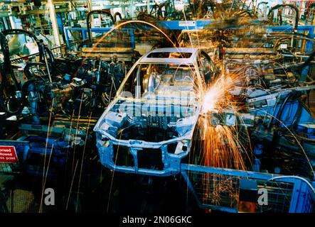 Rover 400-Karosserien An Der Schweißlinie Für Robotik-Finish Stockfoto