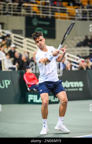 Athen, Lombardei, Griechenland. 5. Februar 2023. PETROS TSITSIPAS von Griechenland am zweiten Tag des Davis Cup World Group I Play-off zwischen Griechenland und Ecuador im Olympischen Athletikzentrum von Athen „Spiros Louis“ am 5. Februar 2023 in Athen, Griechenland. (Kreditbild: © Stefanos Kyriazis/ZUMA Press Wire) NUR REDAKTIONELLE VERWENDUNG! Nicht für den kommerziellen GEBRAUCH! Stockfoto