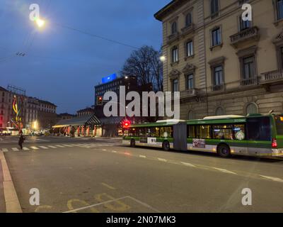 Mailand Cadorna Station in der Dämmerung, aus der Ferne, Mailand, Italien Stockfoto