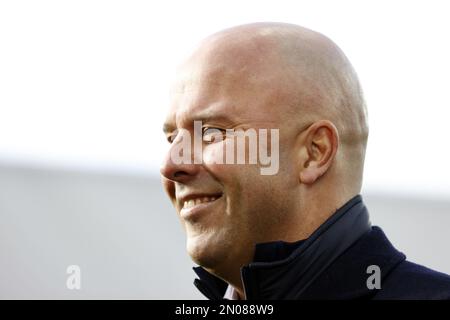 ROTTERDAM - Feyenoord Coach Arne Slot während des niederländischen Premier-League-Spiels zwischen Feyenoord und PSV im Feyenoord Stadion de Kuip am 5. Februar 2023 in Rotterdam, Niederlande. ANP MAURICE VAN STONE Stockfoto