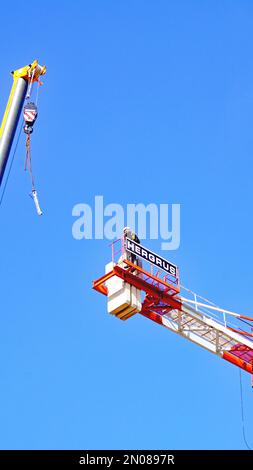 Bau eines Krans für die Realisierung eines Wohnblocks in Barcelona, Katalonien, Spanien, Europa Stockfoto