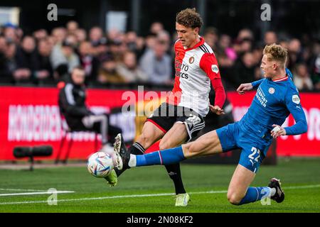 Rotterdam - Mats Wieffer von Feyenoord, Jarrad Branthwaite von PSV Eindhoven während des Spiels zwischen Feyenoord und PSV Eindhoven im Stadion Feijenoord De Kuip am 5. Februar 2023 in Rotterdam, Niederlande. (Box zu Box Pictures/Tom Bode) Stockfoto