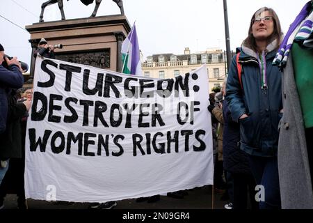 Glasgow, Schottland, Großbritannien. 5. Februar 2023 Für die Women Rally am George Square eintreten, für die Rechte und Sicherheit von Frauen und Mädchen eintreten. Demonstration gegen ein Gesetz, das es Männern erlaubt, Frauen-Toiletten zu benutzen und Männer in Frauengefängnisse zu schicken. Kredit: Craig Brown/Alamy Live News Stockfoto