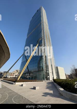 Ein fantastischer Blick auf den Isozaki-Turm in Mailand, Italien Stockfoto