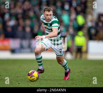 5. Februar 2023; McDiarmid Park, Perth, Schottland: Scottish Premiership Football, St. Johnstone gegen Celtic; Alistair Johnston von Celtic auf dem Ball Stockfoto