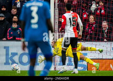 Rotterdam - Thorgan Hazard erzielt den 0-2. Platz während des Spiels Feyenoord gegen PSV Eindhoven im Stadion Feijenoord De Kuip am 5. Februar 2023 in Rotterdam, Niederlande. (Box zu Box Pictures/Tom Bode) Stockfoto