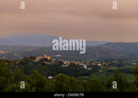 Dorf Vinsobres im Departement Drome, Frankreich Stockfoto