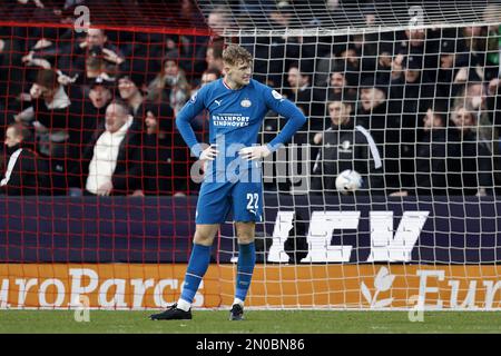 ROTTERDAM - Jarrad Branthwaite von PSV Eindhoven während des niederländischen Premier-League-Spiels zwischen Feyenoord und PSV im Feyenoord-Stadion de Kuip am 5. Februar 2023 in Rotterdam, Niederlande. ANP MAURICE VAN STONE Stockfoto