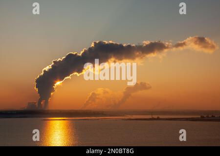 Kraftwerk Lippendorf im Winter - Sachsen Stockfoto