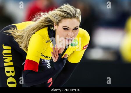 HERENVEEN - Jutta Leerdam in Aktion auf den 1000 Metern während des dritten Tages der NK-Entfernungen in Thialf. ANP VINCENT JANNINK Stockfoto