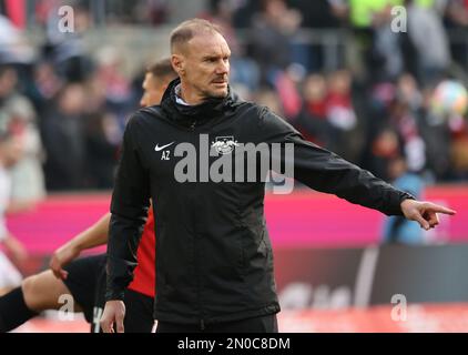 Co-Coach Alexander Zickler (Leipzig), Köln, Deutschland. 04. Februar 2023. 1. Bundesliga 19. Spieltag 1. FC Köln - RB Leipzig. Die DFL-VORSCHRIFTEN VERBIETEN DIE VERWENDUNG VON FOTOS ALS BILDSEQUENZEN UND/ODER QUASI-VIDEO. Kredit: Juergen Schwarz/Alamy Live News Stockfoto