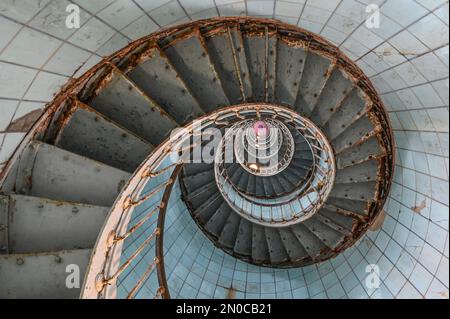 Die Treppe zum Leuchtturm Phare de la Coubre, der fünfthöchste von Frankreich und der höchste des Departements Charente-Maritime Stockfoto