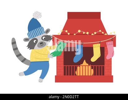 Süße Weihnachtsszene mit Waschbär im Hut und Pullover mit Strümpfen und Kamin. Winterbild mit Tier und Kamin. Lustige Karte Stock Vektor