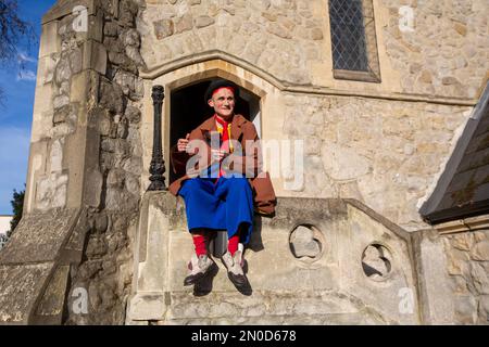 London, England, Großbritannien. 5. Februar 2023. Clowns nehmen an der 73. Jahrestagung in der All Saints Church in Haggerston Teil. Jedes Jahr nehmen Clowns an dieser besonderen Messe zum Gedenken an Joseph Grimaldi (1778-1837) Teil, der als „Vater“ des zeitgenössischen Clowns bekannt ist. (Kreditbild: © Tayfun Salci/ZUMA Press Wire) NUR REDAKTIONELLE VERWENDUNG! Nicht für den kommerziellen GEBRAUCH! Kredit: ZUMA Press, Inc./Alamy Live News Stockfoto