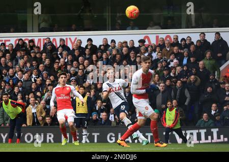 Aktenfoto von 05-03-2016, auf dem Harry Kane eine Schönheit gegen Tottenhams größte Rivalen während einer Kampagne von 2015-16 produzierte. Harry Kane ist allein als Tottenhams Rekord-Torschütze ausgezogen und hat am Sonntag Jimmy Greaves' Zeichen von 266 mit dem Eröffner gegen Manchester City übertroffen. Ausgabedatum: Sonntag, 5. Februar 2023. Stockfoto