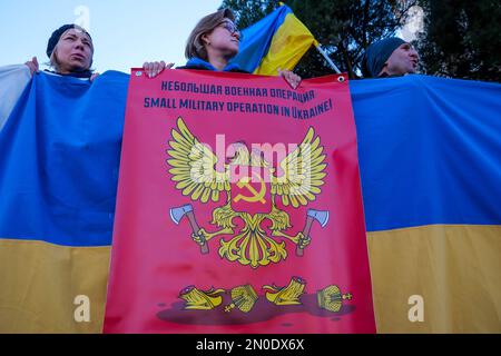 Rom, . 05. Februar 2023. 05/02/2023 Rom : Demonstration der ukrainischen Gemeinschaft gegen den russischen Aggressor in der Via dei Fori imperiali. PS: Das Foto kann unter Berücksichtigung des Kontextes, in dem es aufgenommen wurde, und ohne diffamierende Absicht des Anstands der repräsentierten Personen verwendet werden. Kredit: Unabhängige Fotoagentur/Alamy Live News Stockfoto