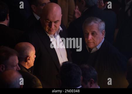 Rom, Italien. 05. Februar 2023. Abgeordnetenkammer Vizepräsident Fabio Rampelli (L), Außenminister Antonio Tajani (R) und Verteidigungsminister Guido Crosetto (C), die vor der Veranstaltung zur Unterstützung des Kandidaten der rechten Koalition für das Präsidentenamt der Region Latium, Francesco Rocca, gesehen wurden. Am 12. Und 13. Februar 2023 stimmen wir für die Wahl des Präsidenten der Region Latium und des Regionalrats. (Foto: Vincenzo Nuzzolese/SOPA Images/Sipa USA) Guthaben: SIPA USA/Alamy Live News Stockfoto