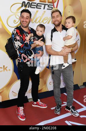 BEVERLY HILLS, KALIFORNIEN - FEBRUAR 04: (L-R) Michael Turchin, Violet Betty, Lance Bass und Alexander James besuchen die 2023 Gold Meets Golden 10. an Stockfoto