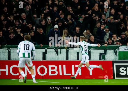 GRONINGEN – Oliver Antman vom FC Groningen erhält am 5. Februar 2023 im Stadion Euroborg in Groningen, Niederlande, die 1-1 beim niederländischen Premier-League-Spiel zwischen dem FC Groningen und dem FC Twente. ANP COR LASKER Stockfoto