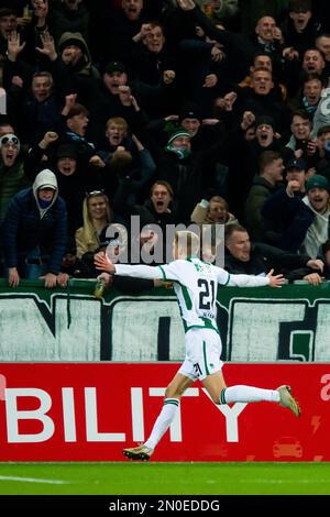 GRONINGEN – Oliver Antman vom FC Groningen erhält am 5. Februar 2023 im Euroborg-Stadion in Groningen, Niederlande, die 1-1 beim niederländischen Premier-League-Spiel zwischen dem FC Groningen und dem FC Twente. ANP COR LASKER Stockfoto