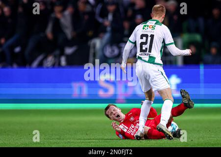 GRONINGEN, NIEDERLANDE - FEBRUAR 5: Mathias Kjolo vom FC Twente, Oliver Antman vom FC Groningen während des niederländischen Eredivisie-Spiels zwischen dem FC Groningen und dem FC Twente in der Euroborg am 5. Februar 2023 in Groningen, Niederlande (Foto: Pieter van der Woude/Orange Pictures) Stockfoto