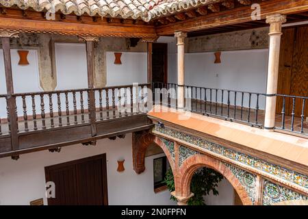 RONDA, SPANIEN - 23. OKTOBER 2022: Mondragon Palace Museum in Ronda, Spanien am 23. Oktober 2022 Stockfoto