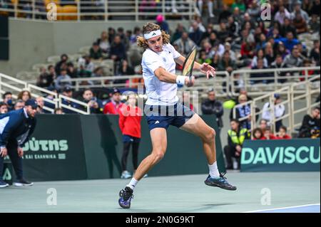 Athen, Lombardei, Griechenland. 5. Februar 2023. STEFANOS TSITSIPAS von Griechenland am 2. Tag des Davis Cup World Group I Play-off zwischen Griechenland und Ecuador im Olympischen Athletikzentrum von Athen „Spiros Louis“ am 5. Februar 2023 in Athen, Griechenland. (Kreditbild: © Stefanos Kyriazis/ZUMA Press Wire) NUR REDAKTIONELLE VERWENDUNG! Nicht für den kommerziellen GEBRAUCH! Stockfoto