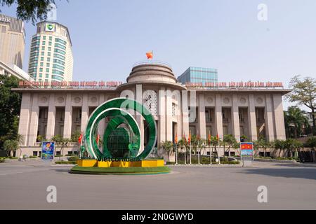 Hanoi, Vietnam, Januar 2023. Außenansicht des Gebäudes der State Bank of Vietnam im Stadtzentrum Stockfoto